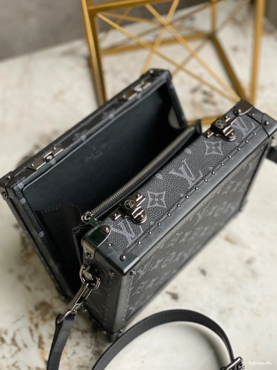 VUITTON CHANELUTCH LOUIS BOX 0121